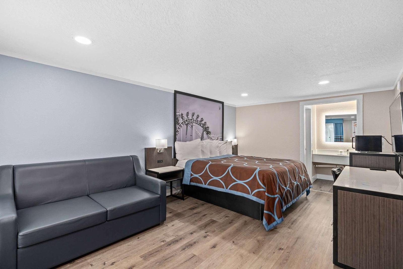 Super 8 by Wyndham Kissimmee-Orlando