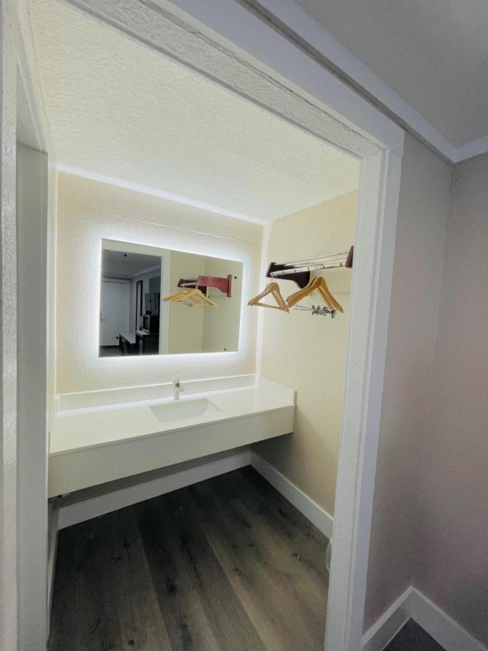 Room image 5