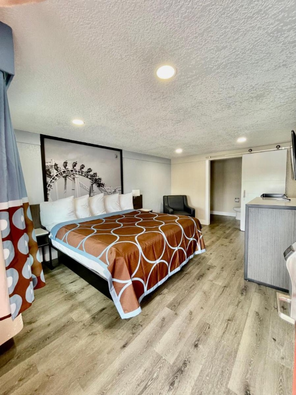 Room image 3